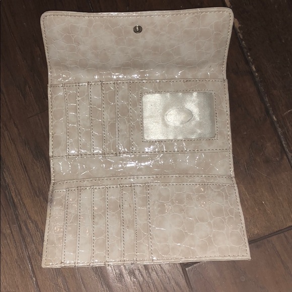 Guess Creme “Trisha” Bag with Wallet - Picture 5 of 7